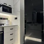 アパート Spacious 1 Bedroom Flat In Foinikoudes! ラルナカ