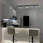 Spacious 1 Bedroom Flat In Foinikoudes!