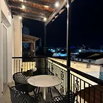 Spacious 1 Bedroom Flat In Foinikoudes! * ラルナカ