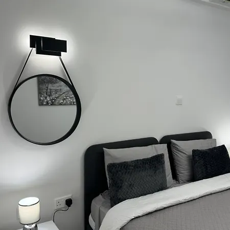 Spacious 1 Bedroom Flat In Foinikoudes! アパート ラルナカ