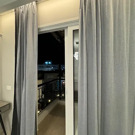 Spacious 1 Bedroom Flat In Foinikoudes! Λάρνακα