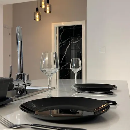 Spacious 1 Bedroom Flat In Foinikoudes! アパート *