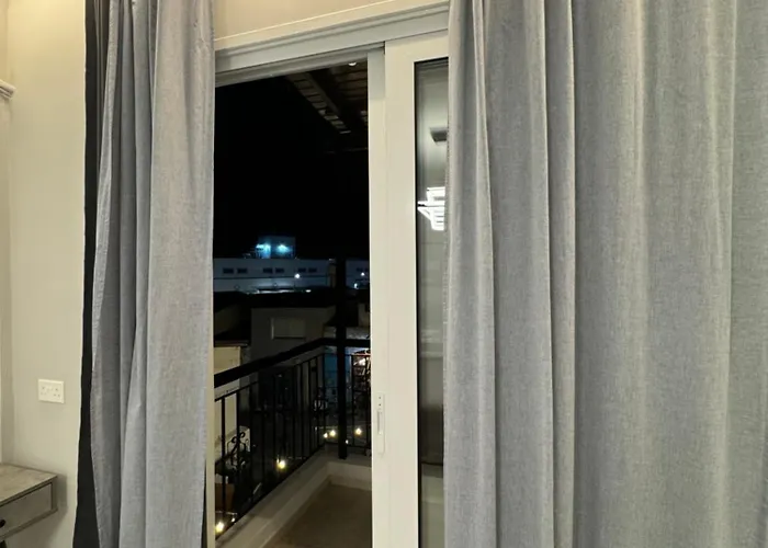 Spacious 1 Bedroom Flat In Foinikoudes! Λάρνακα