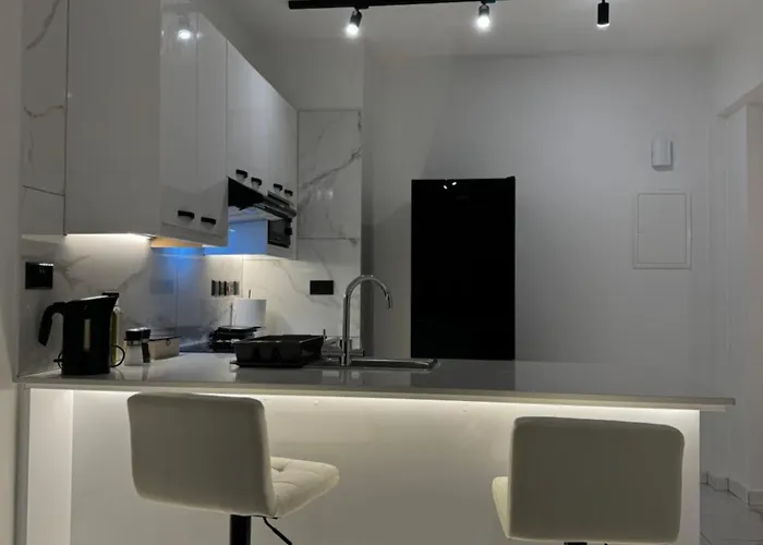 Spacious 1 Bedroom Flat In Foinikoudes!