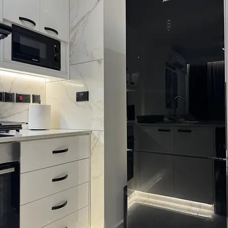 Апартаменти Spacious 1 Bedroom Flat In Foinikoudes! Ларнака