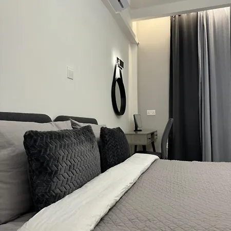 Spacious 1 Bedroom Flat In Foinikoudes! Апартаменти *