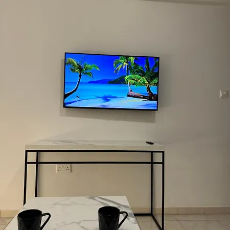 Spacious 1 Bedroom Flat In Foinikoudes! Apartment