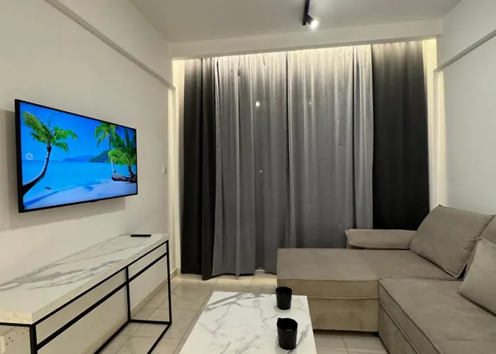 Spacious 1 Bedroom Flat In Foinikoudes! *