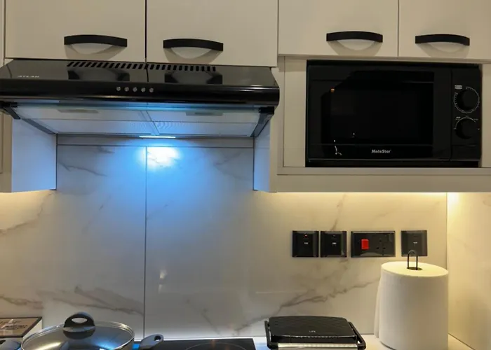 Spacious 1 Bedroom Flat In Foinikoudes! *