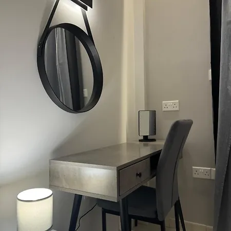 Spacious 1 Bedroom Flat In Foinikoudes! شقة لارنكا
