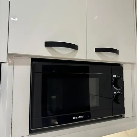 Spacious 1 Bedroom Flat In Foinikoudes! شقة *