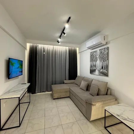 شقة Spacious 1 Bedroom Flat In Foinikoudes! لارنكا