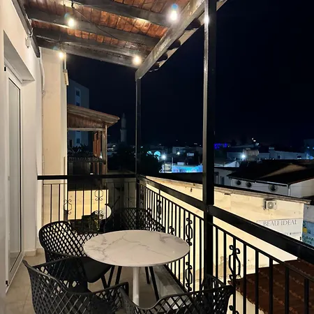 Spacious 1 Bedroom Flat In Foinikoudes! * لارنكا
